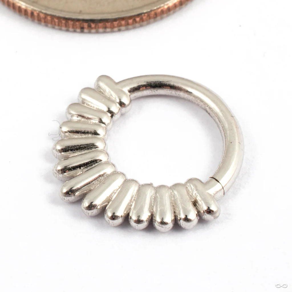 Capsule Seam Ring in Gold from Tawapa - Image 2