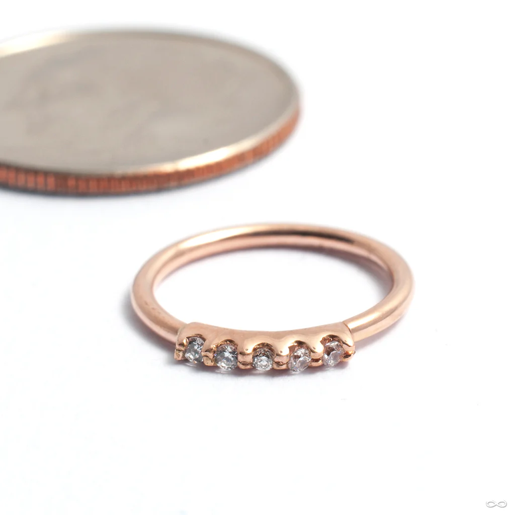 Five Stone Outward-facing Seam Ring in Gold from Kiwi Diamond - Image 2
