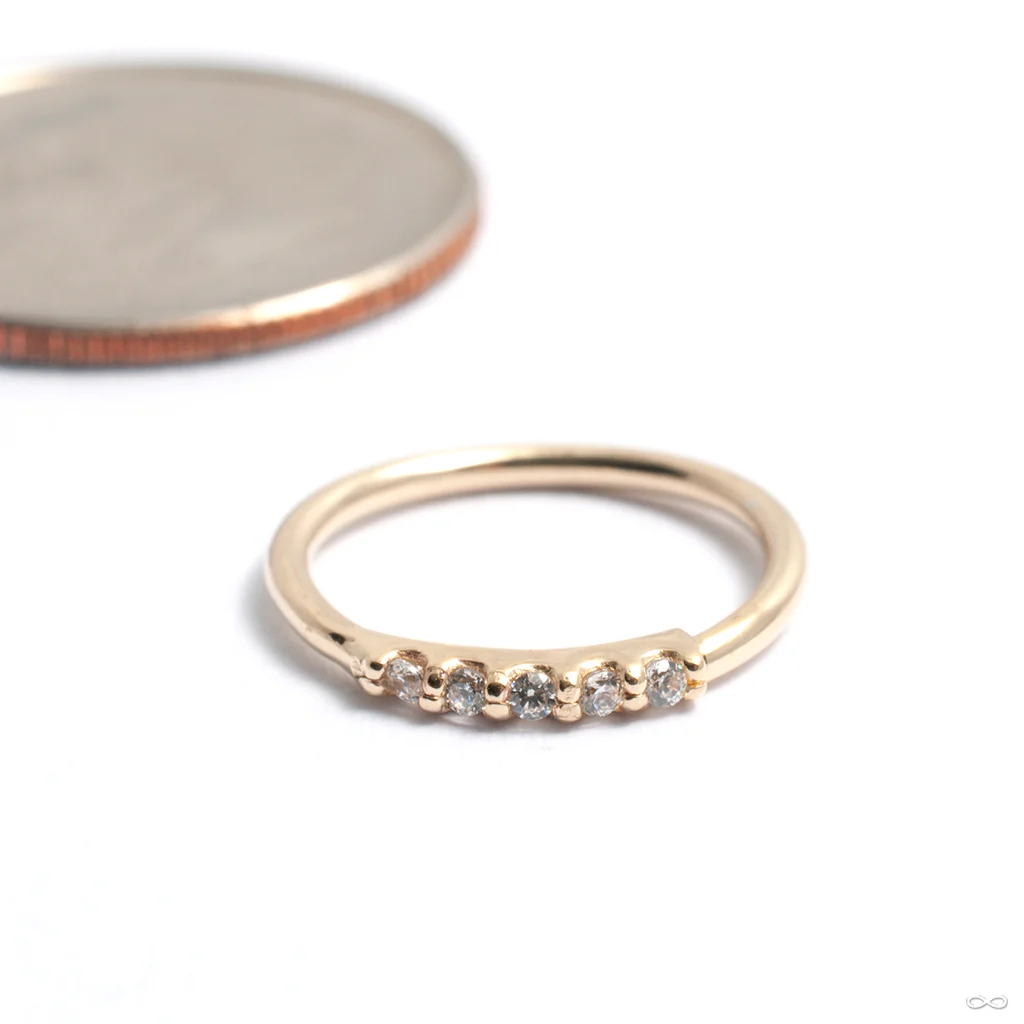 Five Stone Outward-facing Seam Ring in Gold from Kiwi Diamond - Image 3