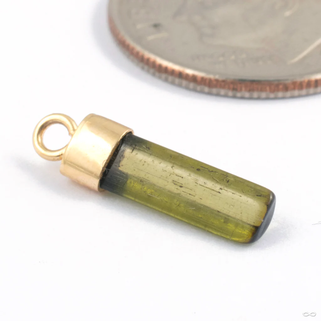 Kiss Charm in Gold from Quetzalli - Image 3