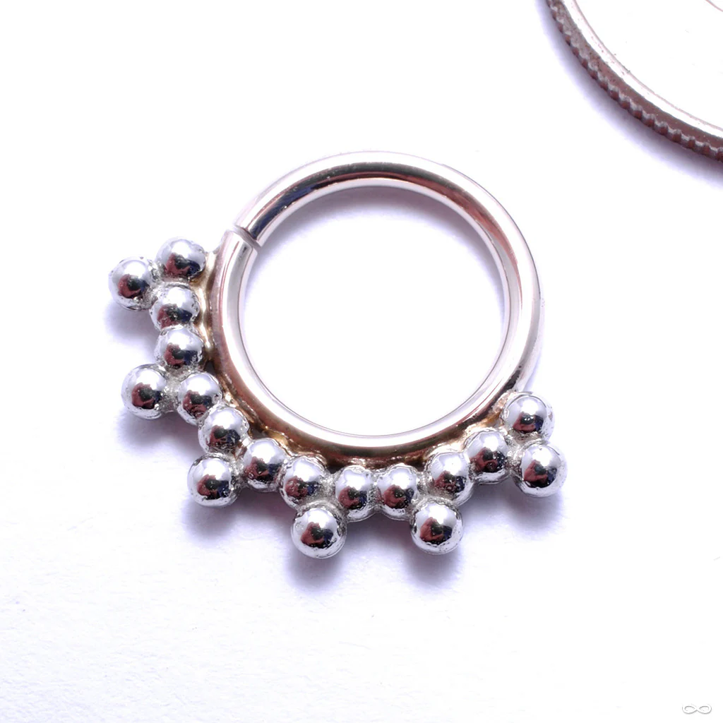 Sabrina Seam Ring in Gold from Anatometal - Image 3