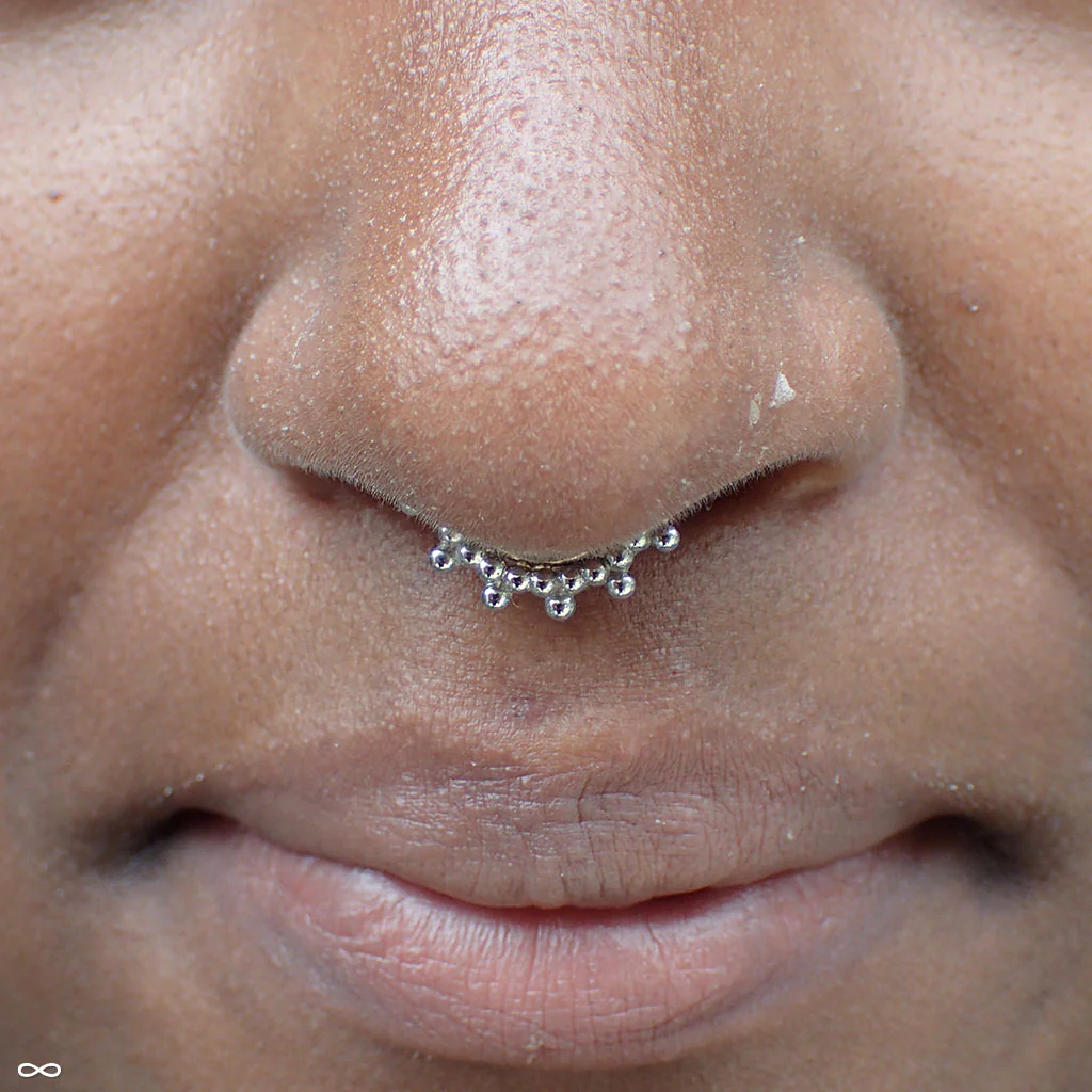 Sabrina Seam Ring in Gold from Anatometal - Image 5